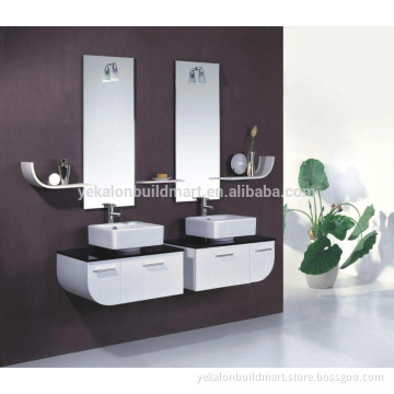 bathroom with 2 mirrow